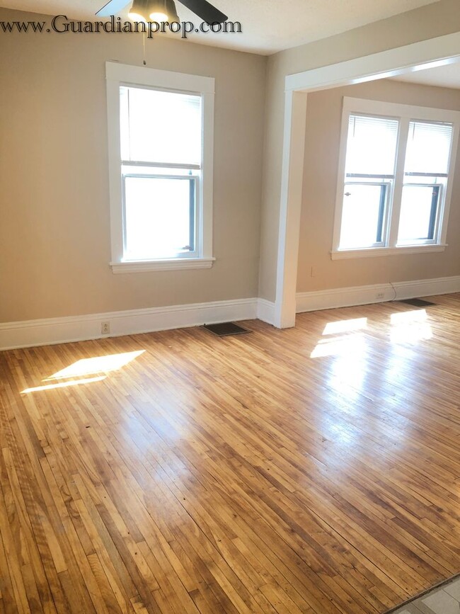 Building Photo - North Minneapolis Single Family Home, Hardwood Floors, Washer/Dryer,