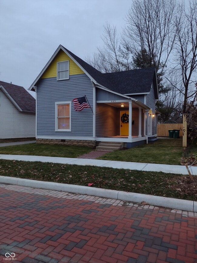 Building Photo - 449 Yandes St