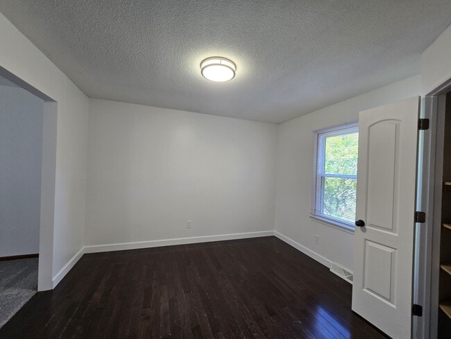 Building Photo - 1276 N Howell Dr