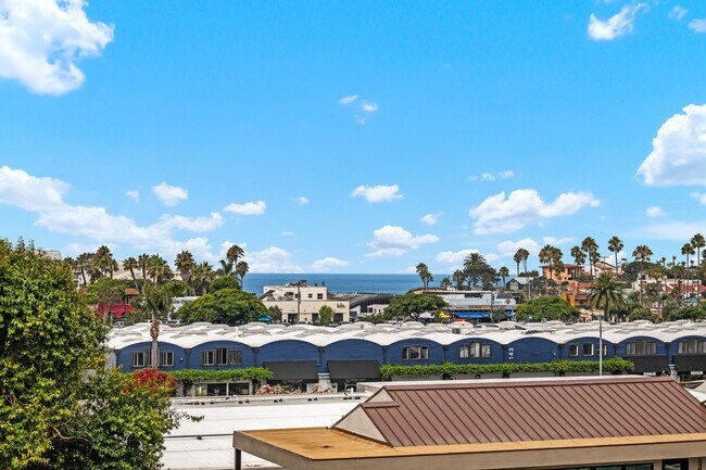 Building Photo - Furnished Oceanview Property