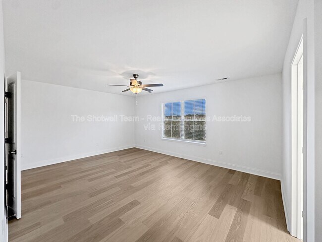 Building Photo - 1724 Bennett Vlg Dr