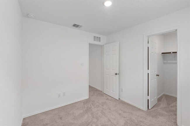 Building Photo - 133 Ventura Dr