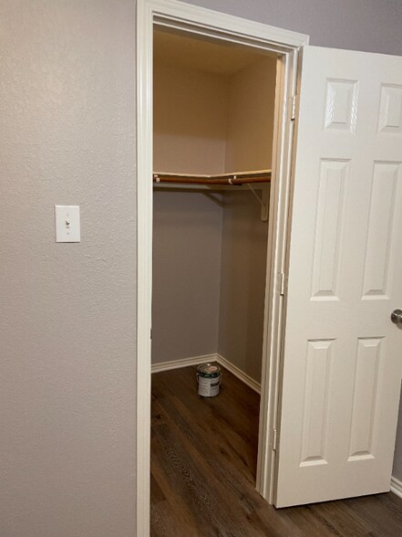 Building Photo - 113 Bronco Bend