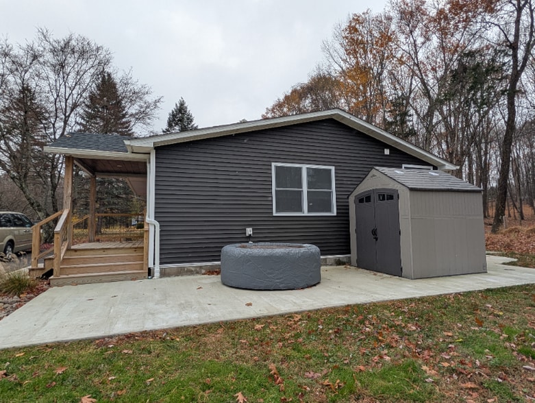 Building Photo - 8 Cedar Ln