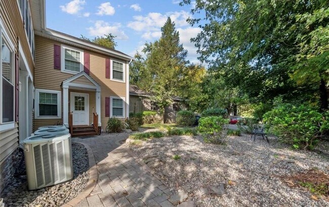 Building Photo - 10 Burnside Ave