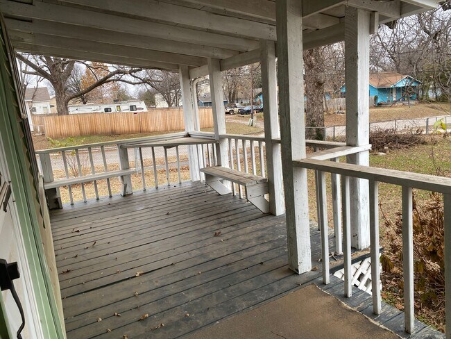 Building Photo - 2 bedroom 1 bathroom home in Shawnee