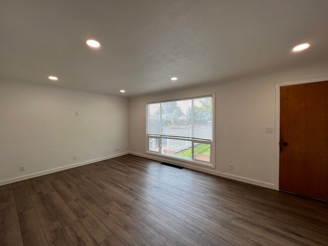 Building Photo - 545be