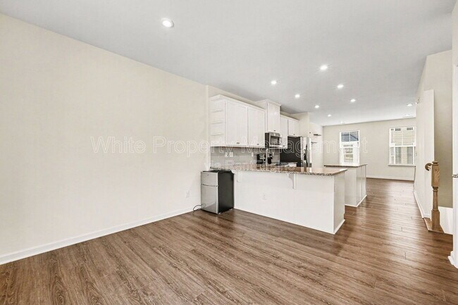 Building Photo - 6222 Cleburne Ct