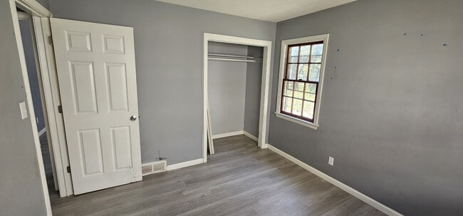 Building Photo - 537 S Lulu St