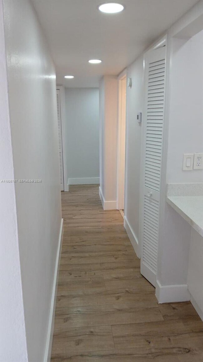 Building Photo - 8820 Fontainebleau Blvd