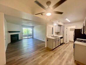 Building Photo - 1 bed 1 bath condo w/ in unit laundry ***$...