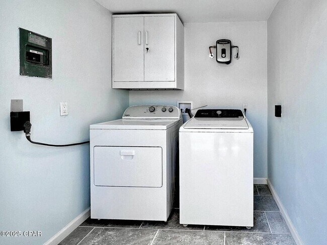 Building Photo - 7308 Sunset Ave