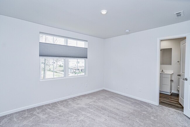 Building Photo - 231 Brooklane Ct