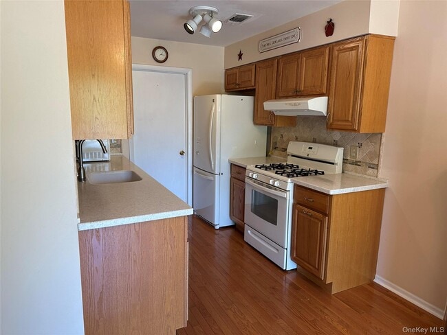 Building Photo - 202 Homestead Village Dr
