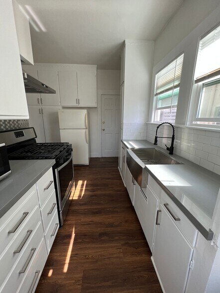 Kitchen - 1694 Oxford St