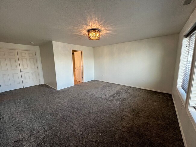 Building Photo - Beautifully Updated Home in Sage Point Sch...