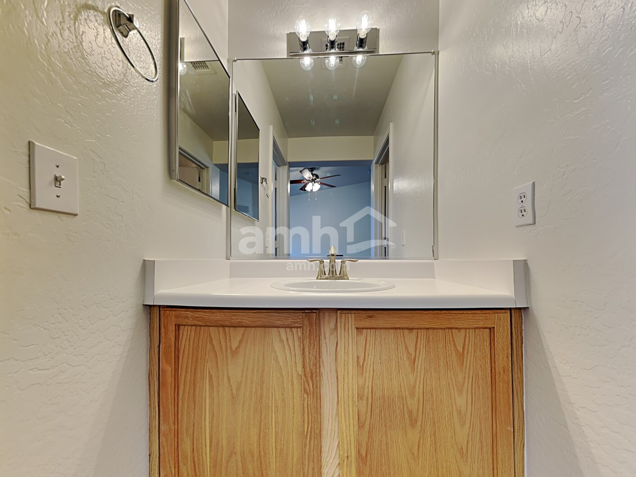 Building Photo - 69 E Coral Bean Dr