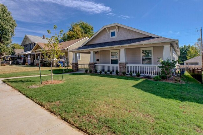 Building Photo - 3/2/2 Craftsman Style Home