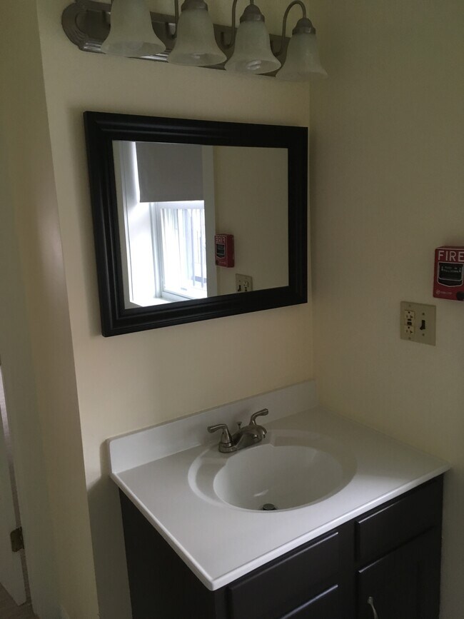 Building Photo - 33 Medford St