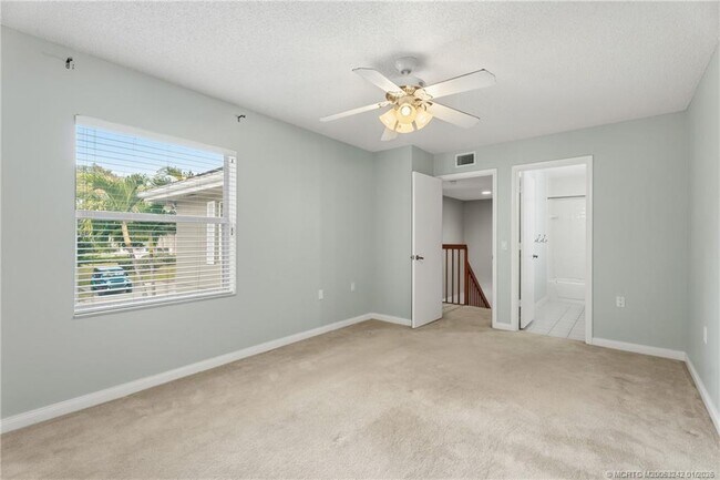 Building Photo - 3253 SW Sunset Trace Cir