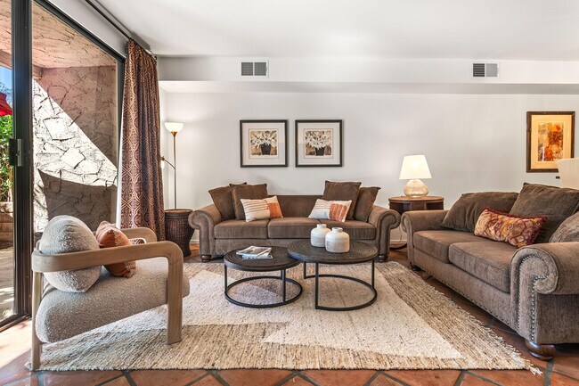 Building Photo - 215 Calle Bravo