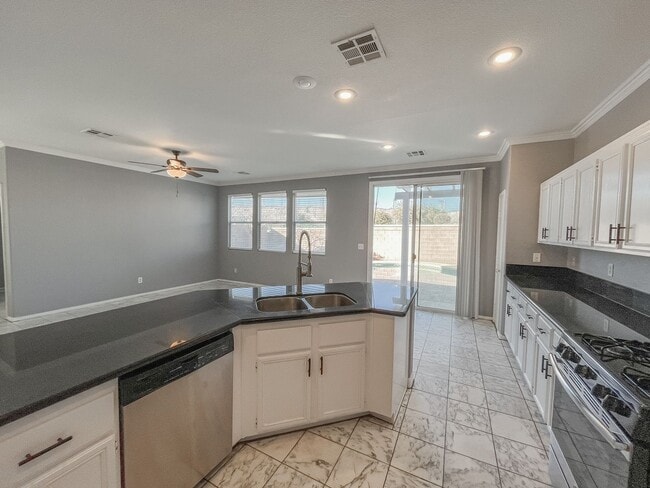 Building Photo - Charming Two-Story Home In the Heart of Summerlin with Pool