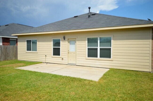 Building Photo - 2727 Lakecrest River Dr