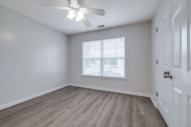 Building Photo - Spacious Home with Shop in Rincon!  No HOA!
