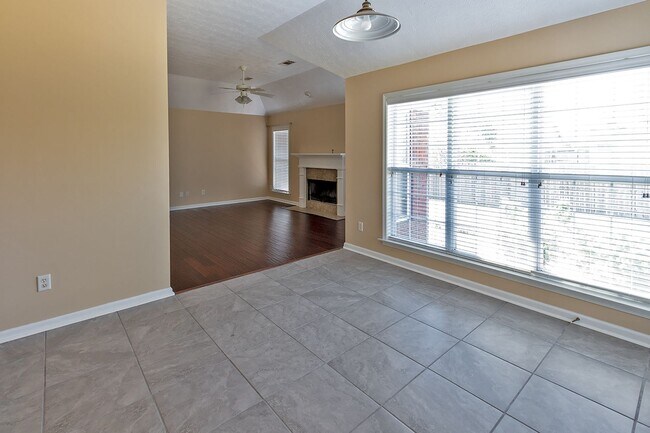 Building Photo - Home for rent in Hghland Ridge