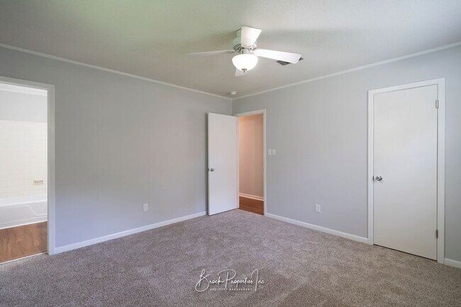 Building Photo - 6395 Duquesne Dr