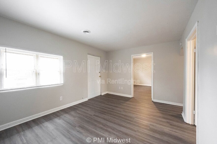 Building Photo - 524 W 23rd St