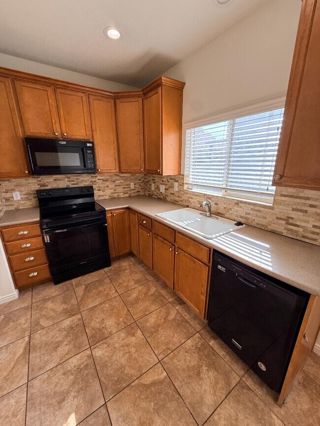 Building Photo - 8825 Jefferson Dr