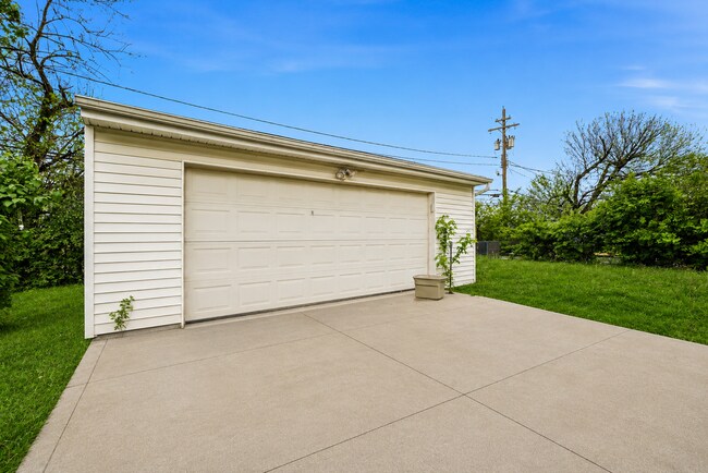Building Photo - 3650 Lindholm Rd