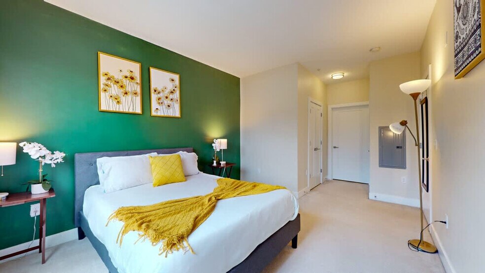 Building Photo - 545 Bedford St