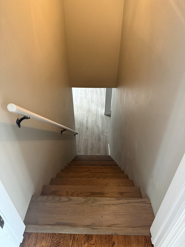 Building Photo - 732 E Culton St