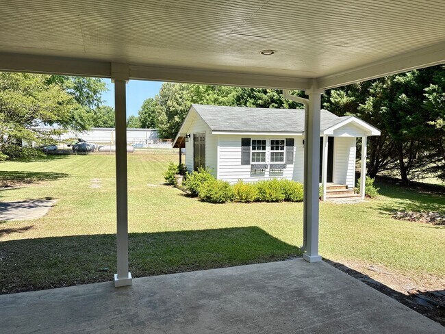 Building Photo - Adorable 2 Bedroom Home in the Heart of Nashville!