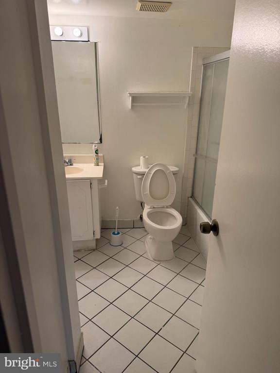 Building Photo - 418 Girard St