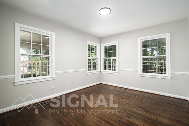 Building Photo - 736 Martinwood Rd