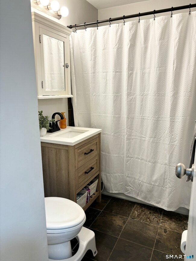 Building Photo - 208 Flax Hill Rd