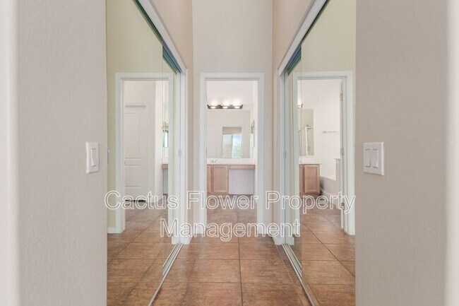 Building Photo - 749 E La Costa Dr