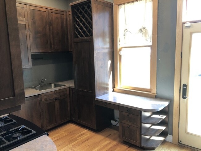 Building Photo - Stunning 2 Bedroom Home in Five Points!