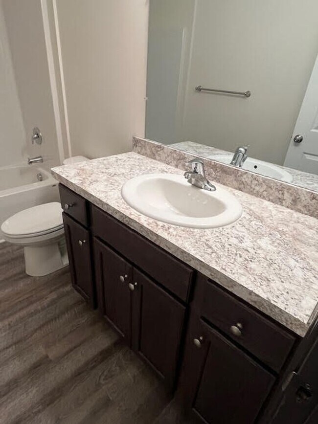 Building Photo - 147 Southpark Dr