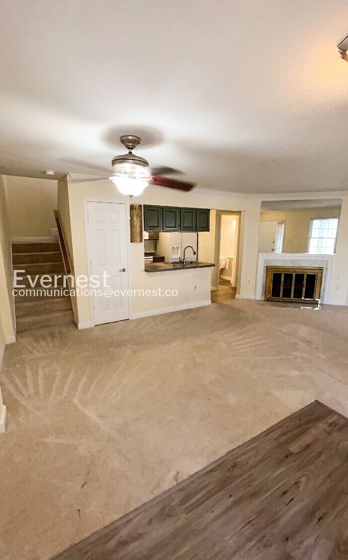 Building Photo - 12135 Salemtown Dr