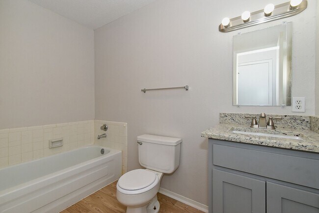 Building Photo - 1703 La Fontaine Ln