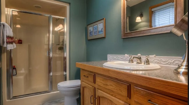 Building Photo - 4bd/3ba HUGE Home w/Hardwood Floors, Russi...