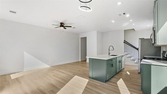 Building Photo - 1313 Knight St