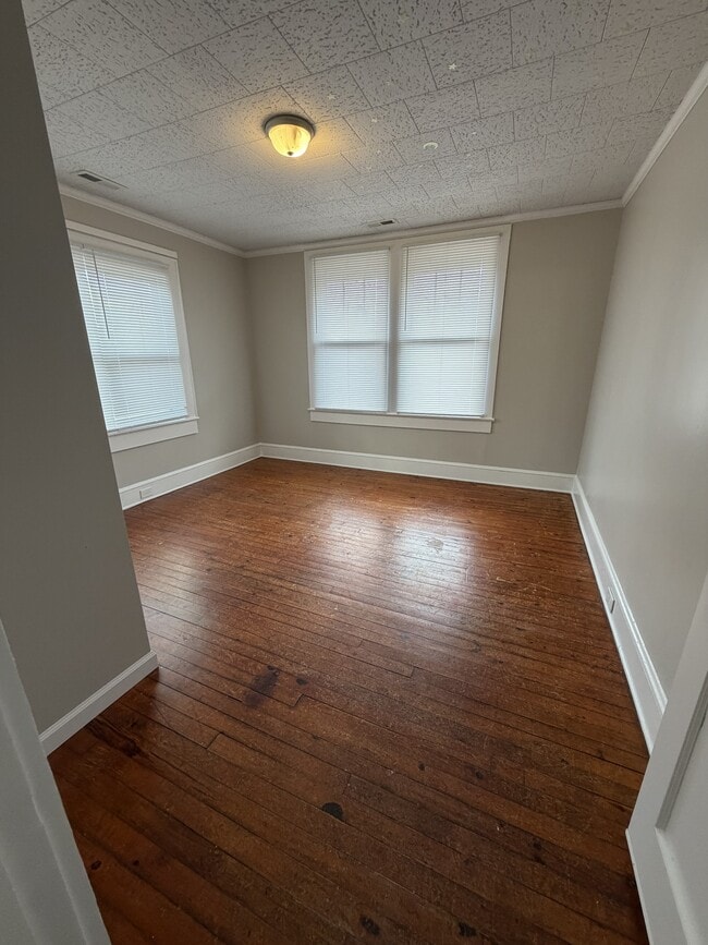 Building Photo - 708 Buick Ave