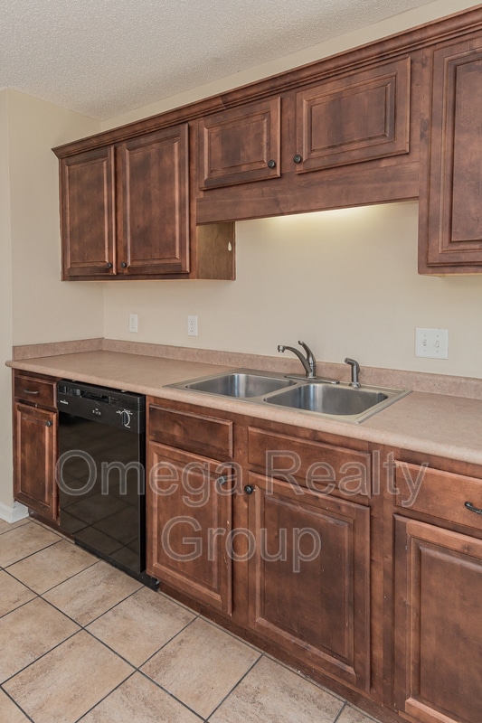 Building Photo - 13865 Roanoke Dr