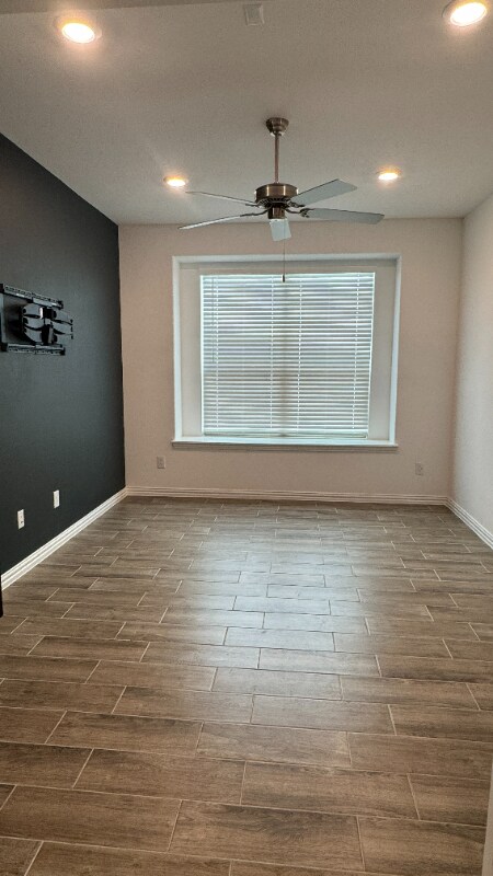 Building Photo - 917 Rosebay Dr