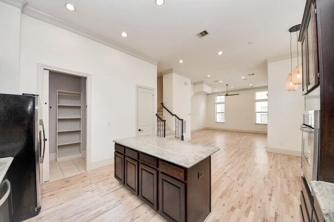 Building Photo - 3229 Maxroy St
